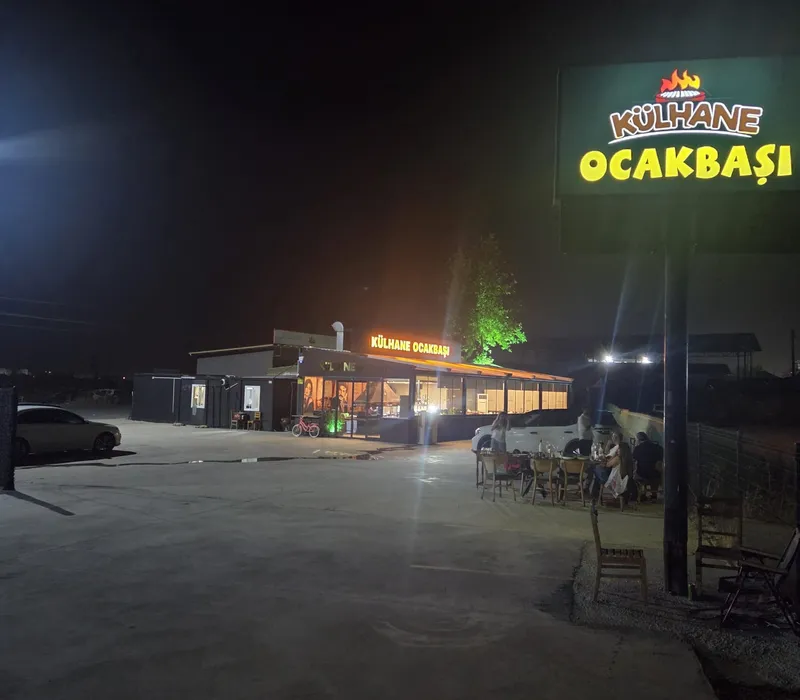 Külhane Ocakbaşı gece dış cephesi ve aydınlatılmış tabelası